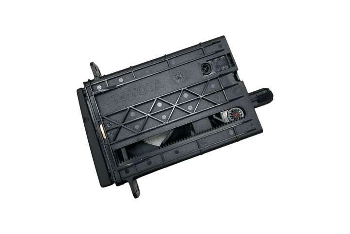 Toyota Avensis T250 (2006 - 2009)  MT3509 Передний держатель чашки