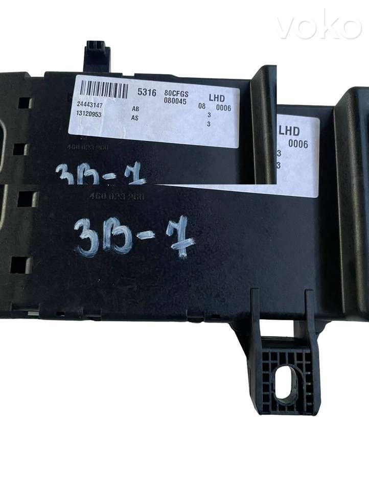 Opel Signum (2002 - 2008)  13120953 Ящик предохранителей (комплект)