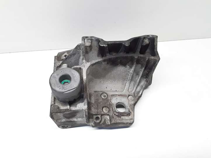 Volvo V70 (2007 - 2013)  30681951 Кронштейн