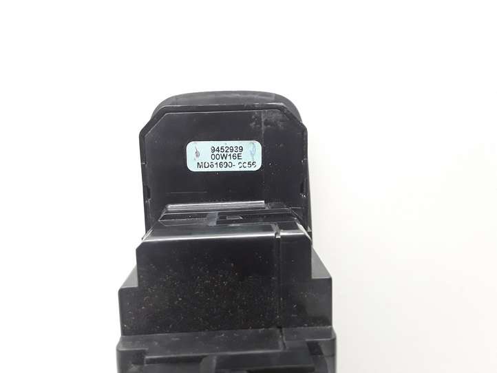 Volvo V70 (2000 - 2004)  9452939 Кнопка стеклоподъемников