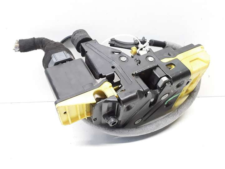 Volvo XC90 (2002 - 2006)  30663639 Замок задней двери