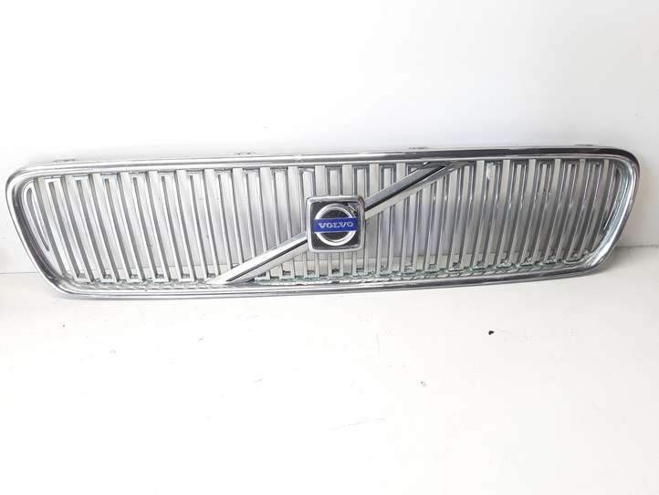 Volvo V70 (2000 - 2004)  08678680 Верхняя решётка
