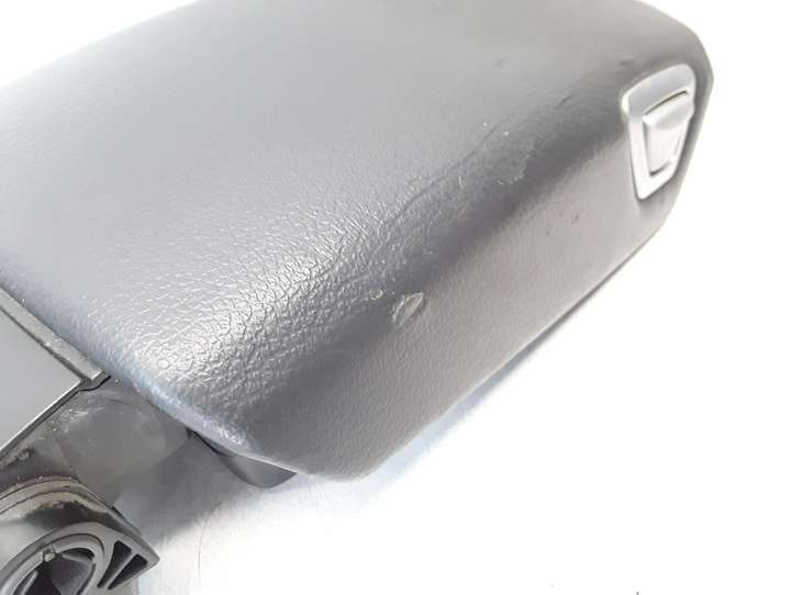 Volvo V70 (2004 - 2007)   Подлокотник