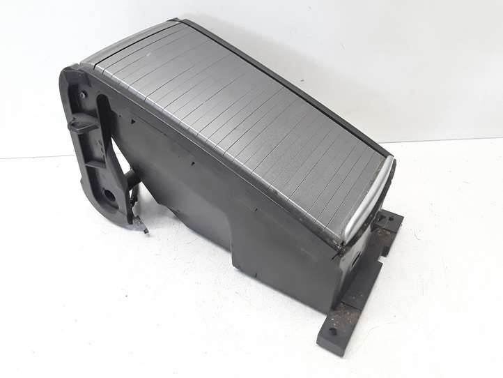 Volvo S60 (2004 - 2010)  30643625 Передний держатель чашки