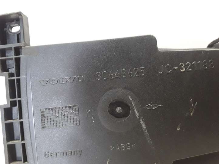 Volvo S60 (2004 - 2010)  30643625 Передний держатель чашки