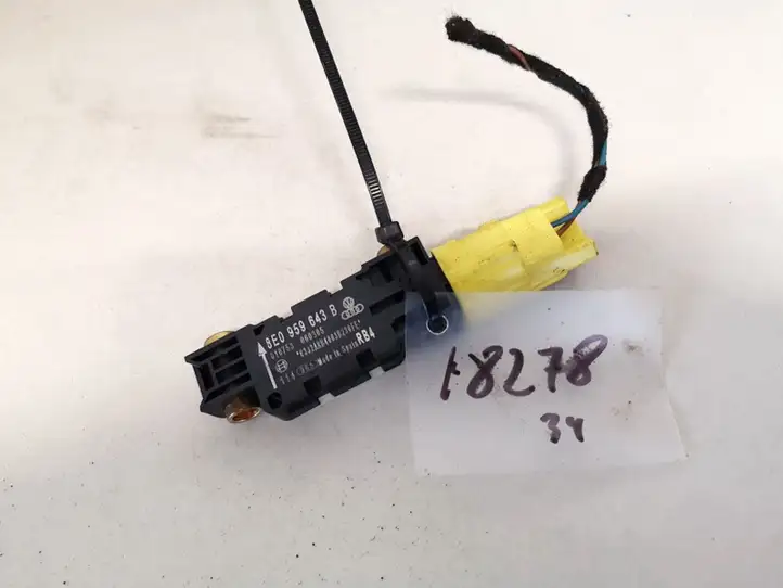 Audi A4 (2004 - 2009)  8e0959643b Датчик удара надувных подушек