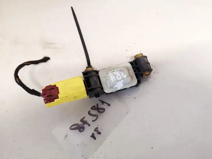 Audi A4 (2004 - 2009)  8e0959643b Датчик удара надувных подушек