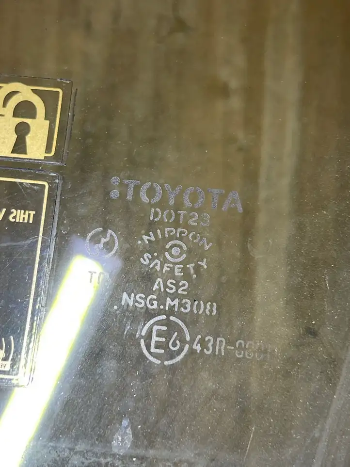 Toyota Corolla Verso E121 (2001 - 2004) Стекло передней двери — фото 2