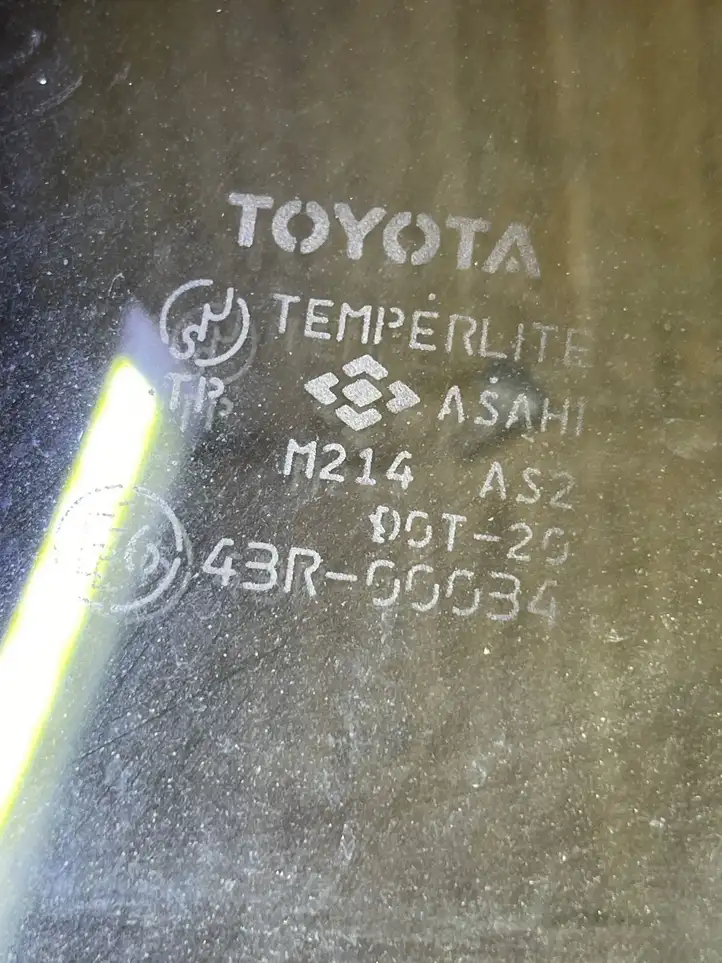 Toyota Avensis Verso (2004 - 2009) Стекло передней двери — фото 2