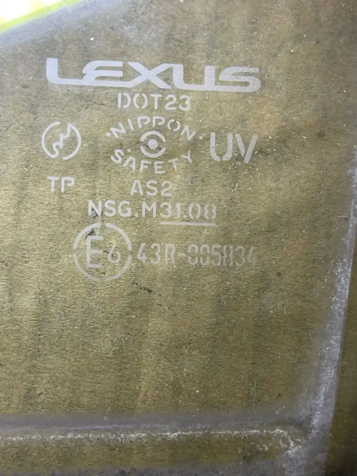 Lexus IS 220D-250-350 (2005 - 2010) Стекло задней двери — фото 2
