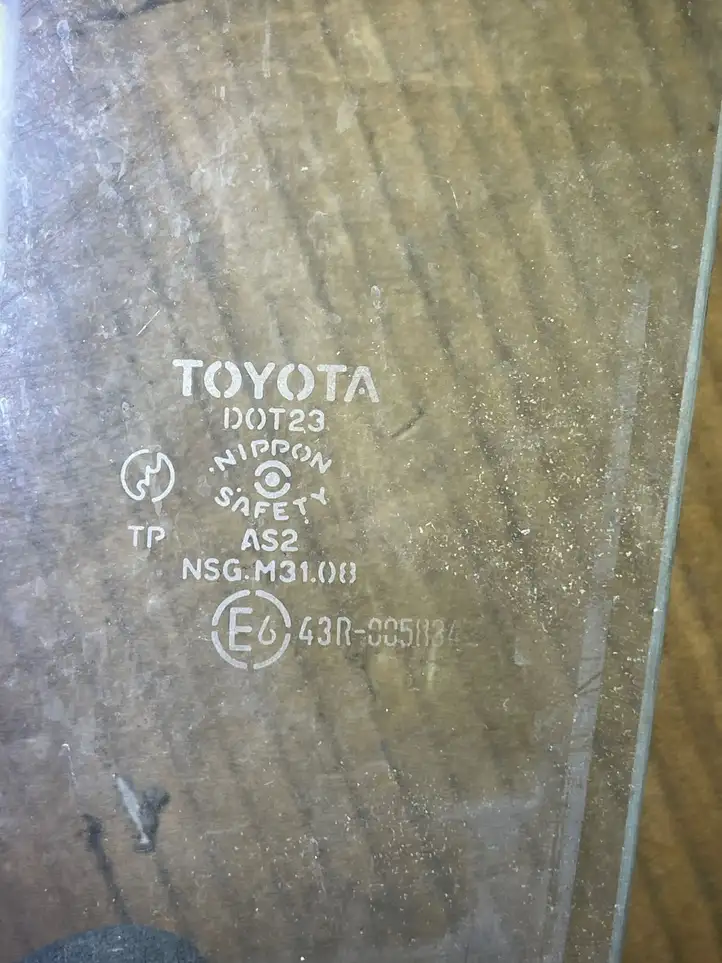 Toyota Corolla Verso E121 (2001 - 2004) Стекло задней двери — фото 2