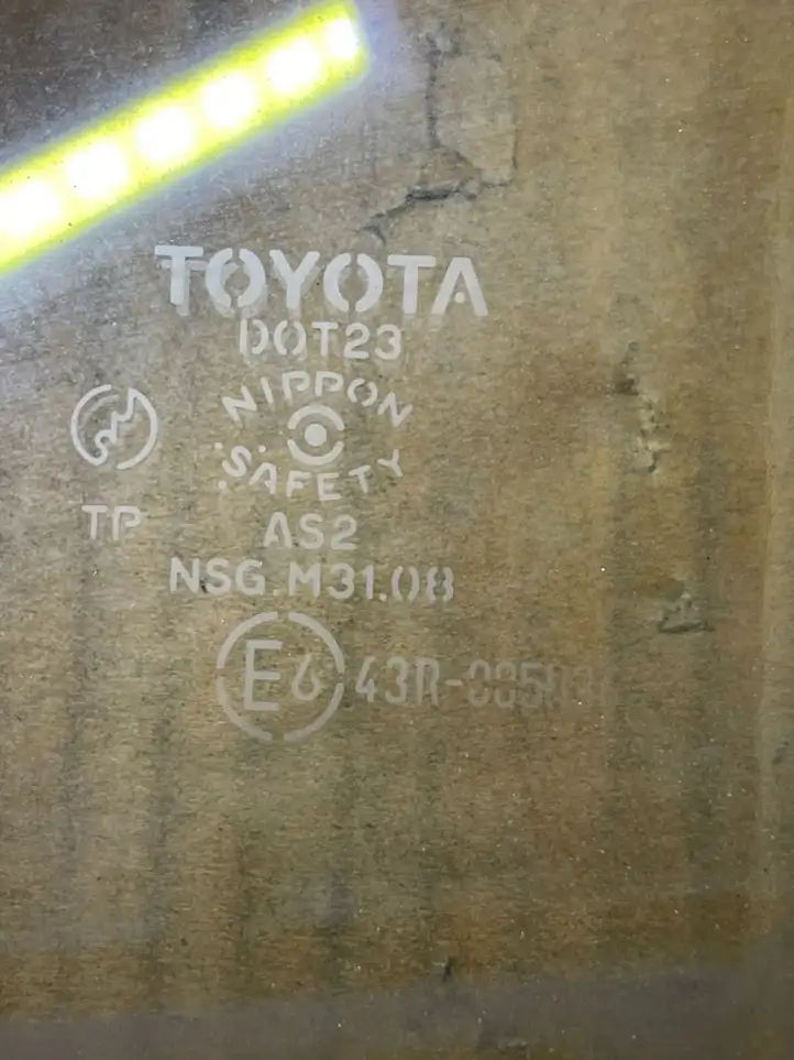 Toyota Avensis Verso (2001 - 2004) Стекло задней двери — фото 2