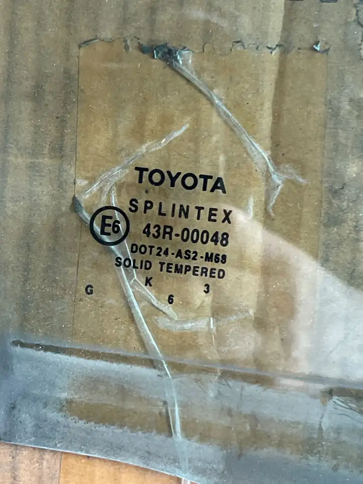 Toyota Avensis T220 (2000 - 2003) Стекло задней двери — фото 2