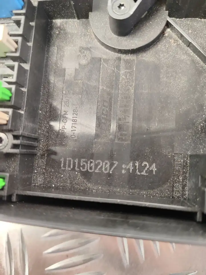 Seat Altea XL (2004 - 2015) 1K0937125A Блок предохранителей — фото 7