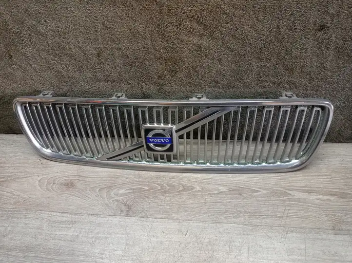 Volvo V70 (2004 - 2007) Верхняя решетка радиатора — фото 1