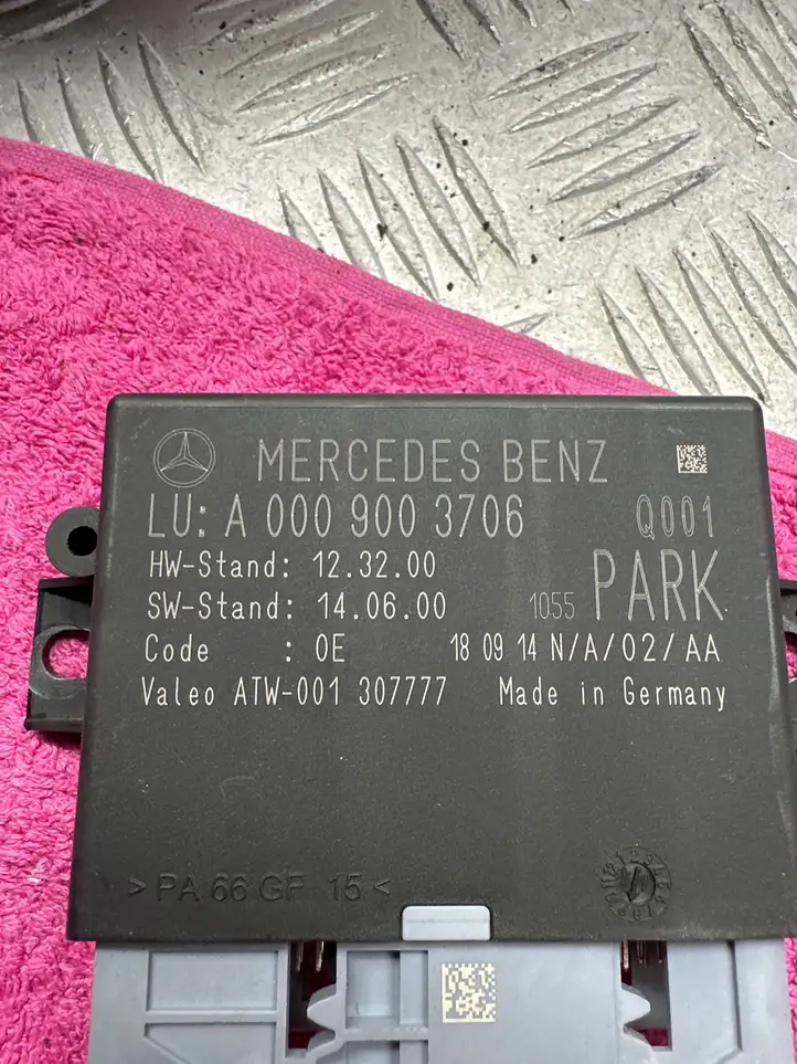 Mercedes-Benz E W212 (2009 - 2016) A0009003706 Блок управления парктрониками — фото 2