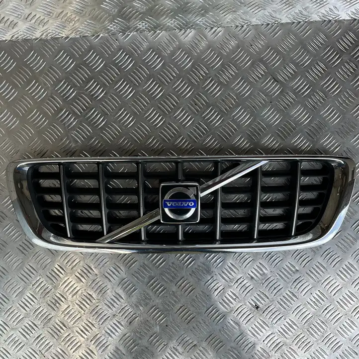 Volvo V70 (2007 - 2013) 30678627 Верхняя решетка радиатора — фото 1