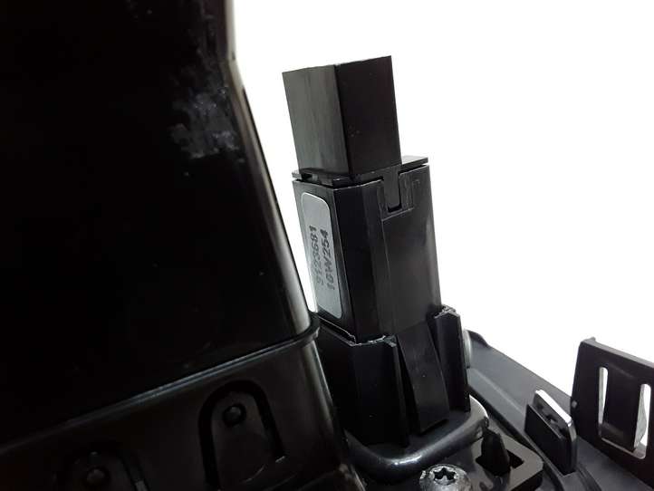 Volvo S60 (2010 - 2013)  1302138 Центральный дефлектор