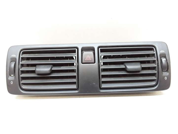 Volvo V50 (2004 - 2008)  30739296 Центральный дефлектор