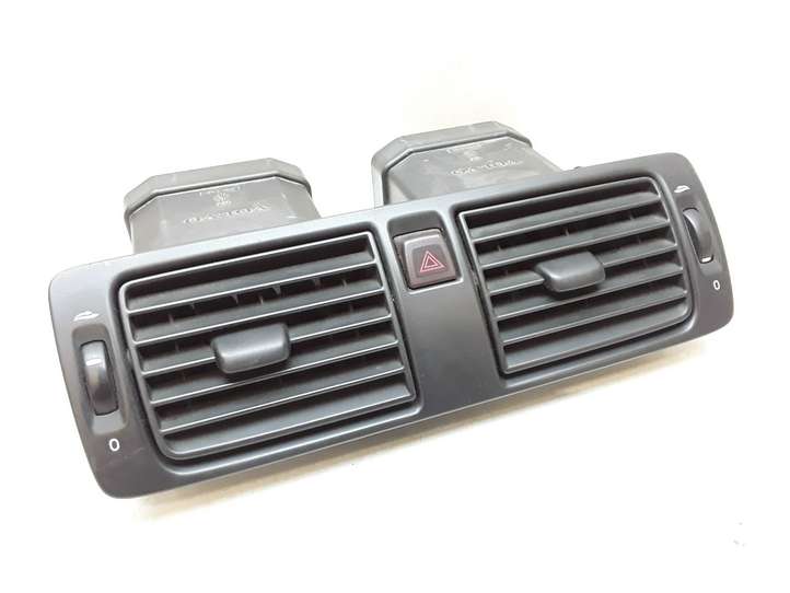 Volvo V50 (2004 - 2008)  30739296 Центральный дефлектор