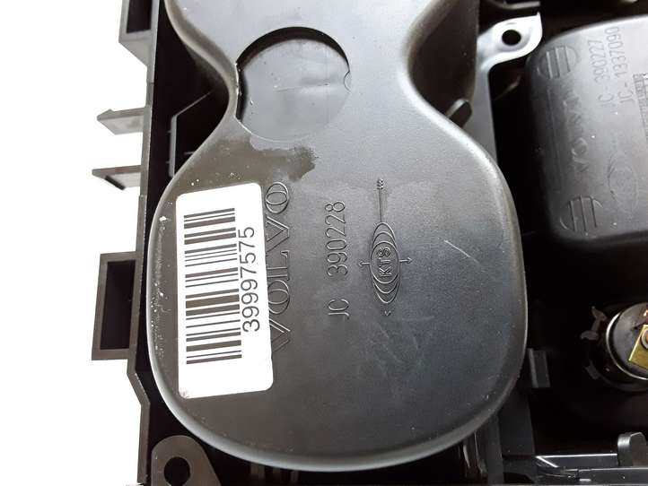 Volvo S80 (2006 - 2009)  39997575 Передний держатель чашки