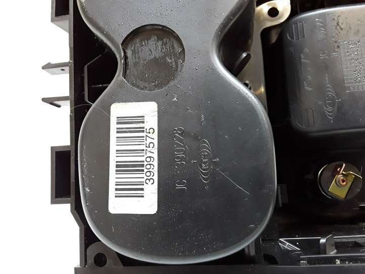 Volvo V70 (2007 - 2013)  39997575 Передний держатель чашки