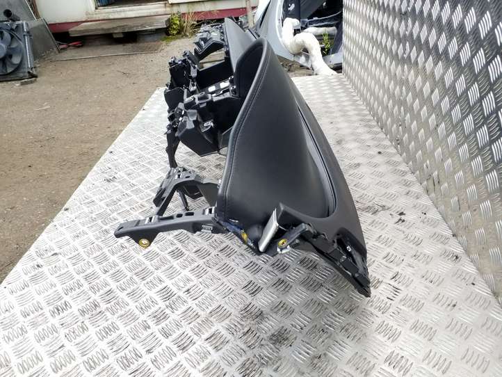Audi A8 (2010 - 2014)  4H2857001B Панель