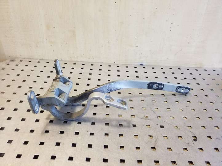 Volkswagen Touareg I (2002 - 2010)  7L6827302C Петля (петли) задней крышки