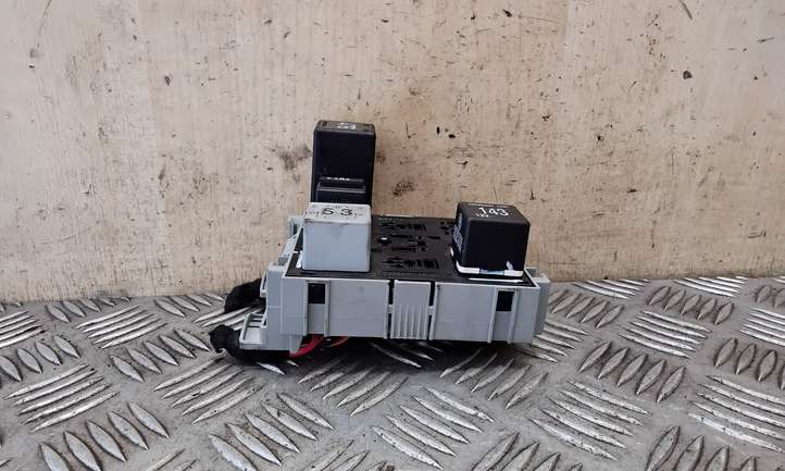 Volkswagen Touareg I (2002 - 2010)  7L0937503A Блок монтирования реле