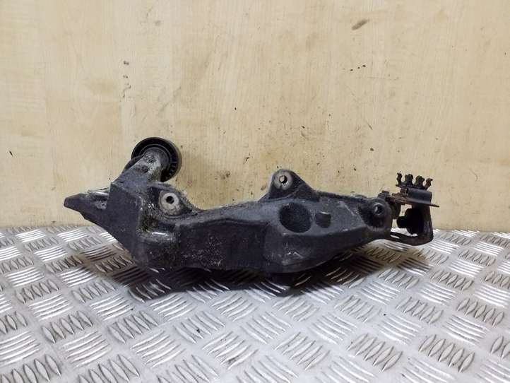 Nissan X-Trail T31 (2007 - 2014)  8200527320 Кронштейн