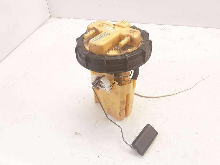 Renault Captur (2013 - 2020)  172027215R Насос топлива (в топливном баке)