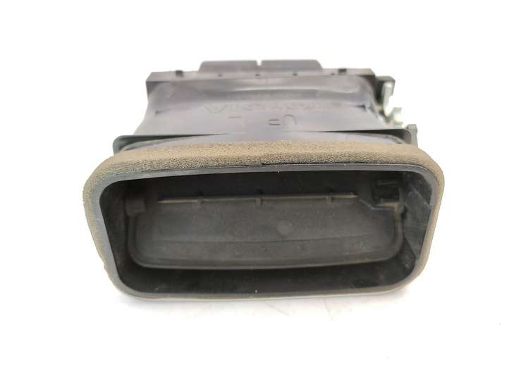Toyota Avensis T250 (2006 - 2009)  8494 Центральный дефлектор