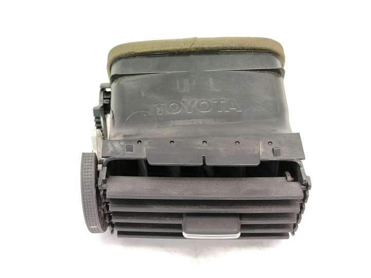 Toyota Avensis T250 (2006 - 2009)  8494 Центральный дефлектор
