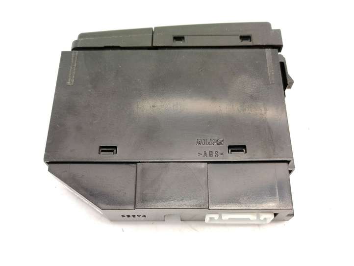 Toyota Avensis T250 (2006 - 2009)  8479005130 Включатель обогрева стекла с помощью электричества