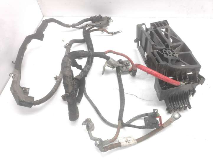 Opel Astra (2004 - 2009)  55561063 Узел подключения плюсовых проводов