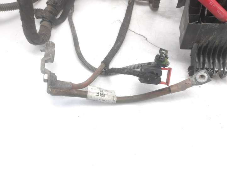 Opel Astra (2004 - 2009)  55561063 Узел подключения плюсовых проводов