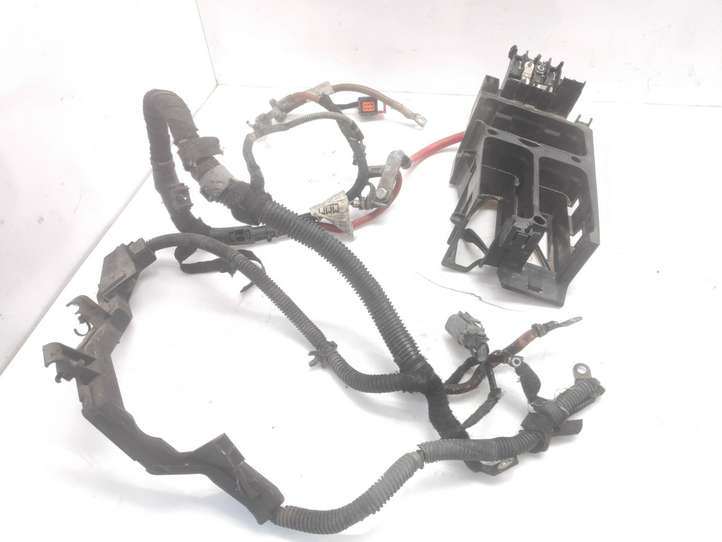 Opel Astra (2004 - 2009)  55561063 Узел подключения плюсовых проводов