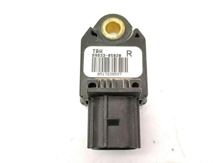 Toyota Avensis T250 (2006 - 2009)  8983305020 Датчик удара надувных подушек