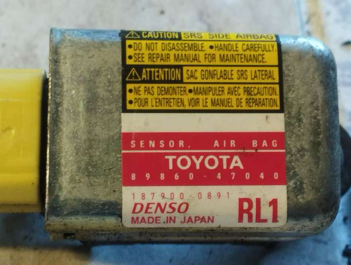 Toyota Prius (XW20) (2003 - 2009)  8986047040 Датчик удара надувных подушек