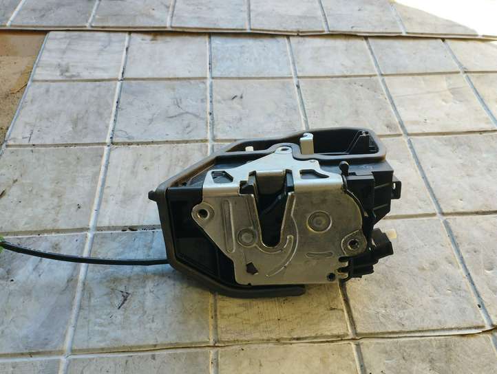 BMW 5 E60 E61 (2004 - 2010)  7154629 Замок задней двери