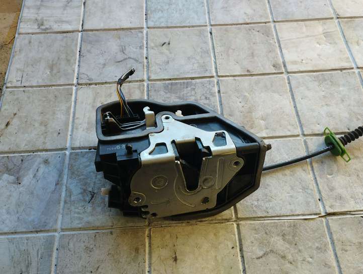 BMW 5 E60 E61 (2004 - 2010)  7154630 Замок задней двери