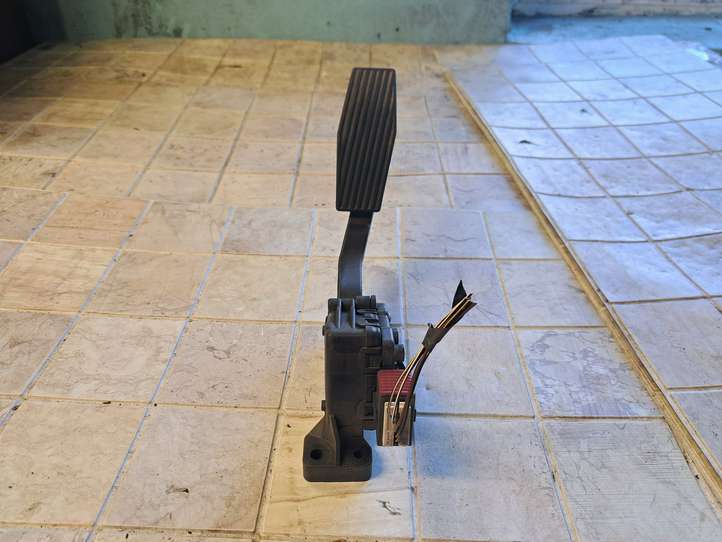 Opel Vectra (2005 - 2009)  9186724 Педаль акселератора
