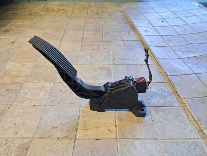 Opel Vectra (2005 - 2009)  9186724 Педаль акселератора