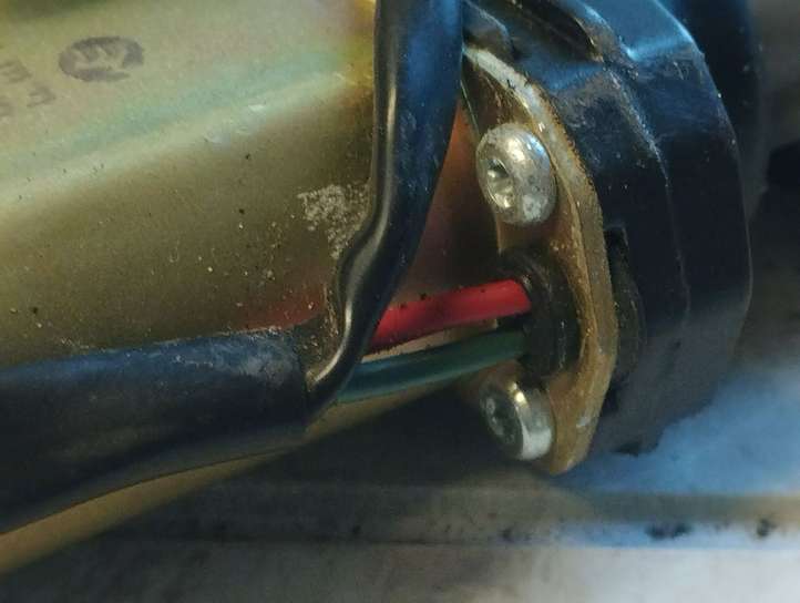 BMW 5 E60 E61 (2004 - 2010)  7129931 Притягиватель задней крышки