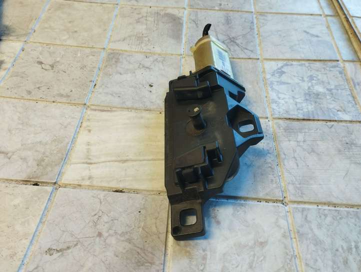 BMW 5 E60 E61 (2004 - 2010)  7129931 Притягиватель задней крышки