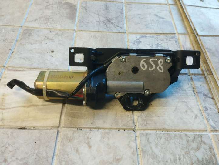 BMW 5 E60 E61 (2004 - 2010)  7129931 Притягиватель задней крышки
