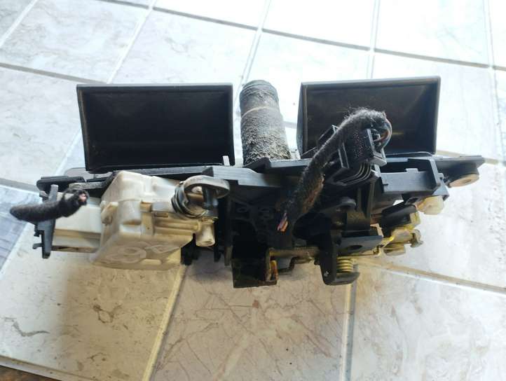 Audi A6 (1997 - 2001)  8D9827565H Ручка задней крышки