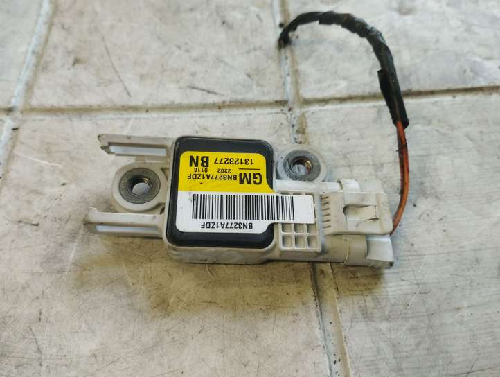 Opel Vectra (2002 - 2005)  13123277 Датчик удара надувных подушек