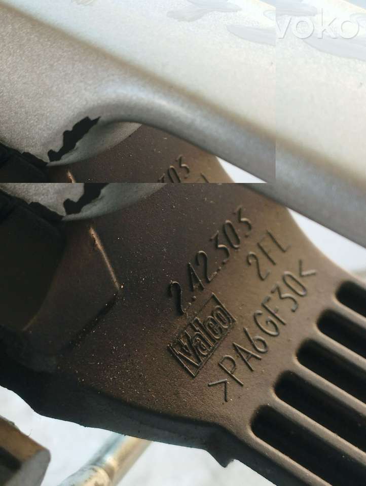 Toyota Corolla Verso AR10 (2004 - 2009)  242303 Наружная ручка