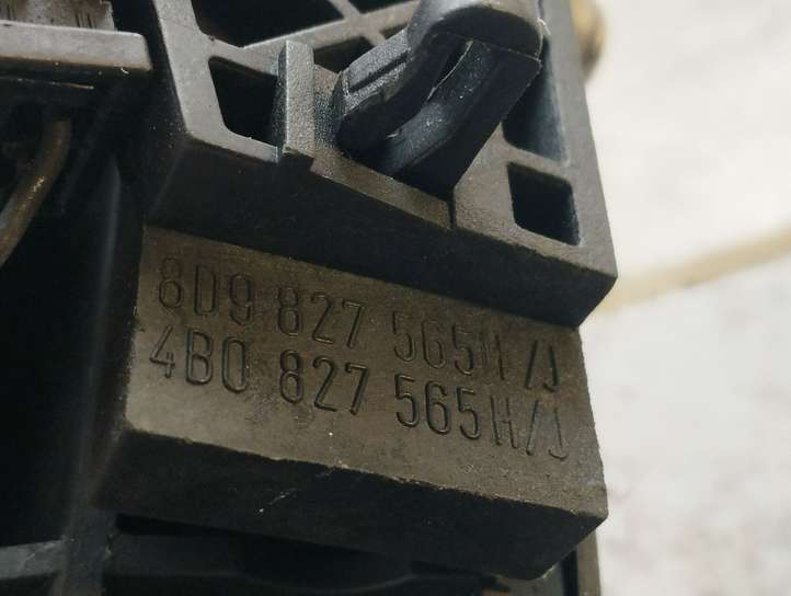 Audi A6 (1997 - 2001)  8D9827565H Ручка задней крышки